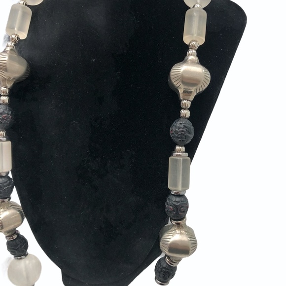 VINTAGE CHUNKY CLEAR, BLACK & SILVER TONE BEADS STATEMENT NECKLACE - Picture 3 of 16